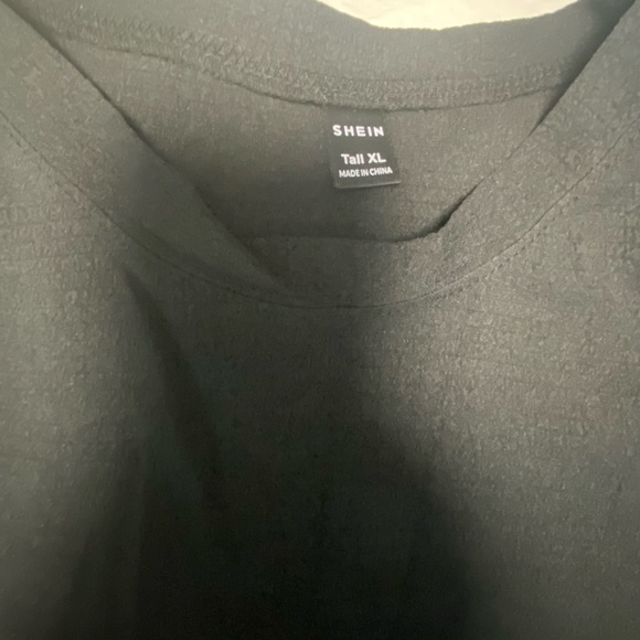 Black long sleeve poofy shoulder gauze like fabric shirt - Picture 2 of 6